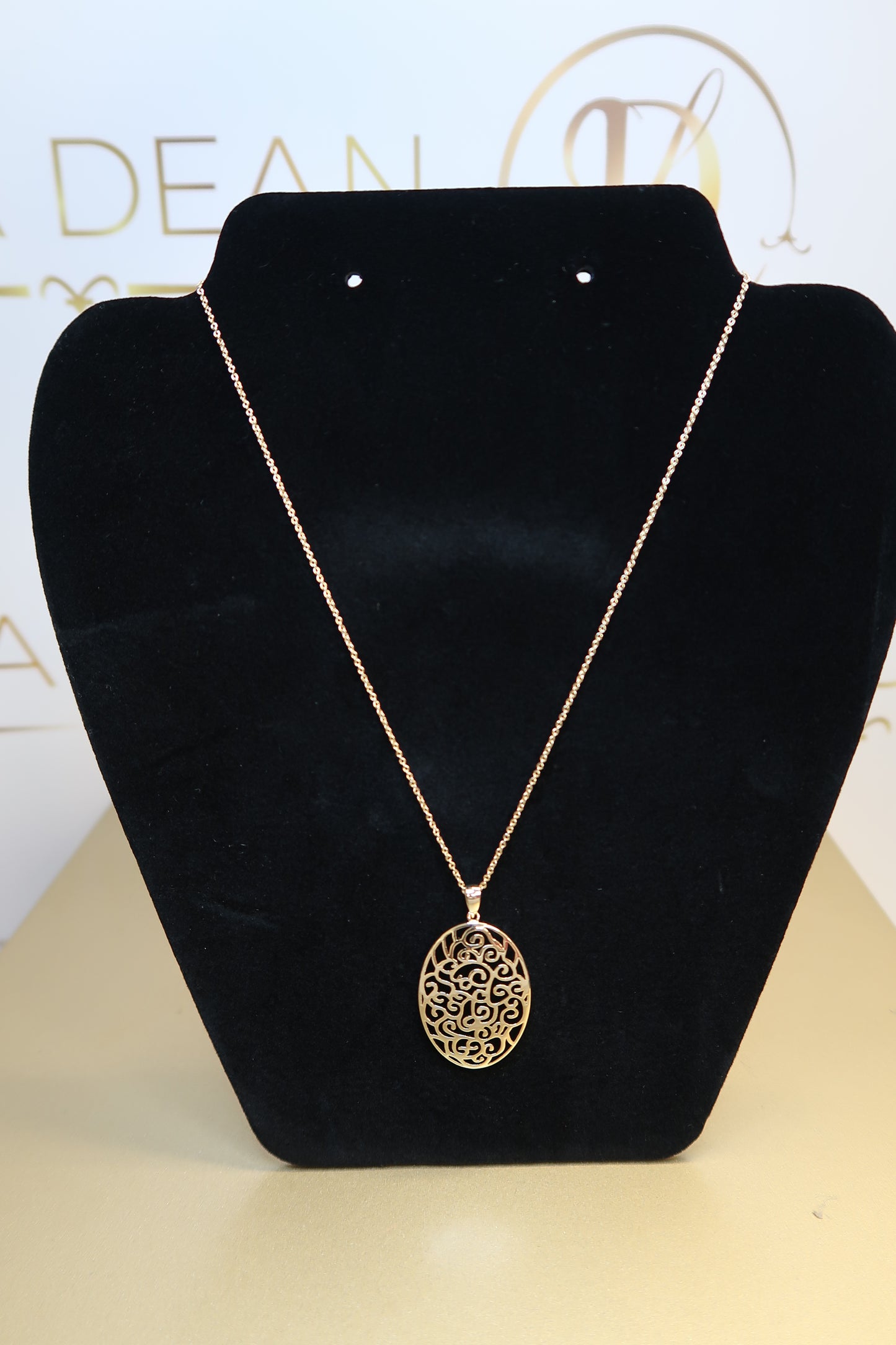 Circle Gold Pendant Necklace